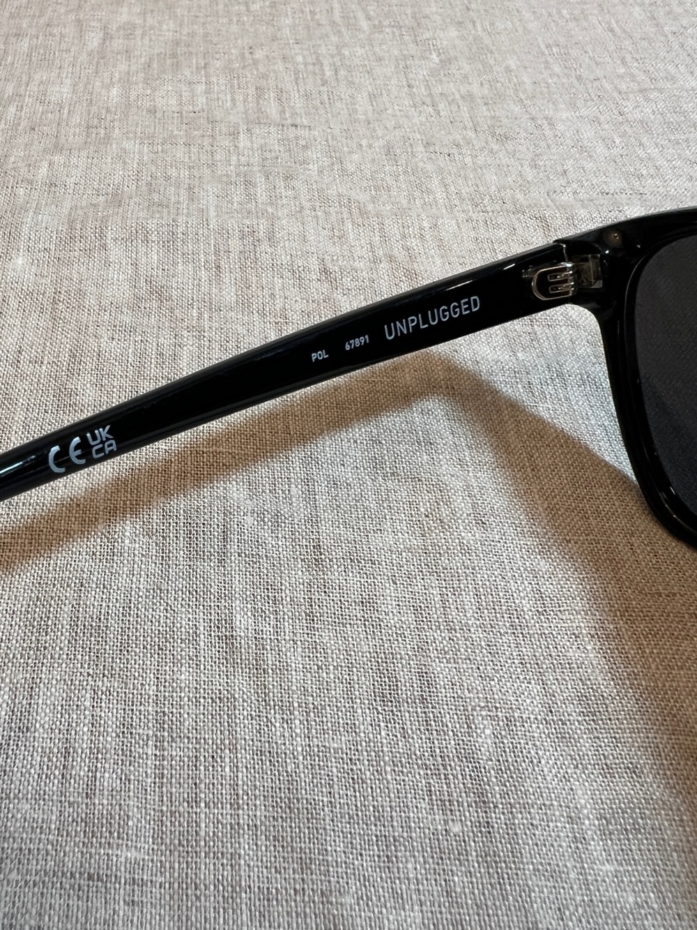 QUAY Unplugged Square Polarized Sunglasses in Black/Black Polarized. NWT - Picture 7 of 12